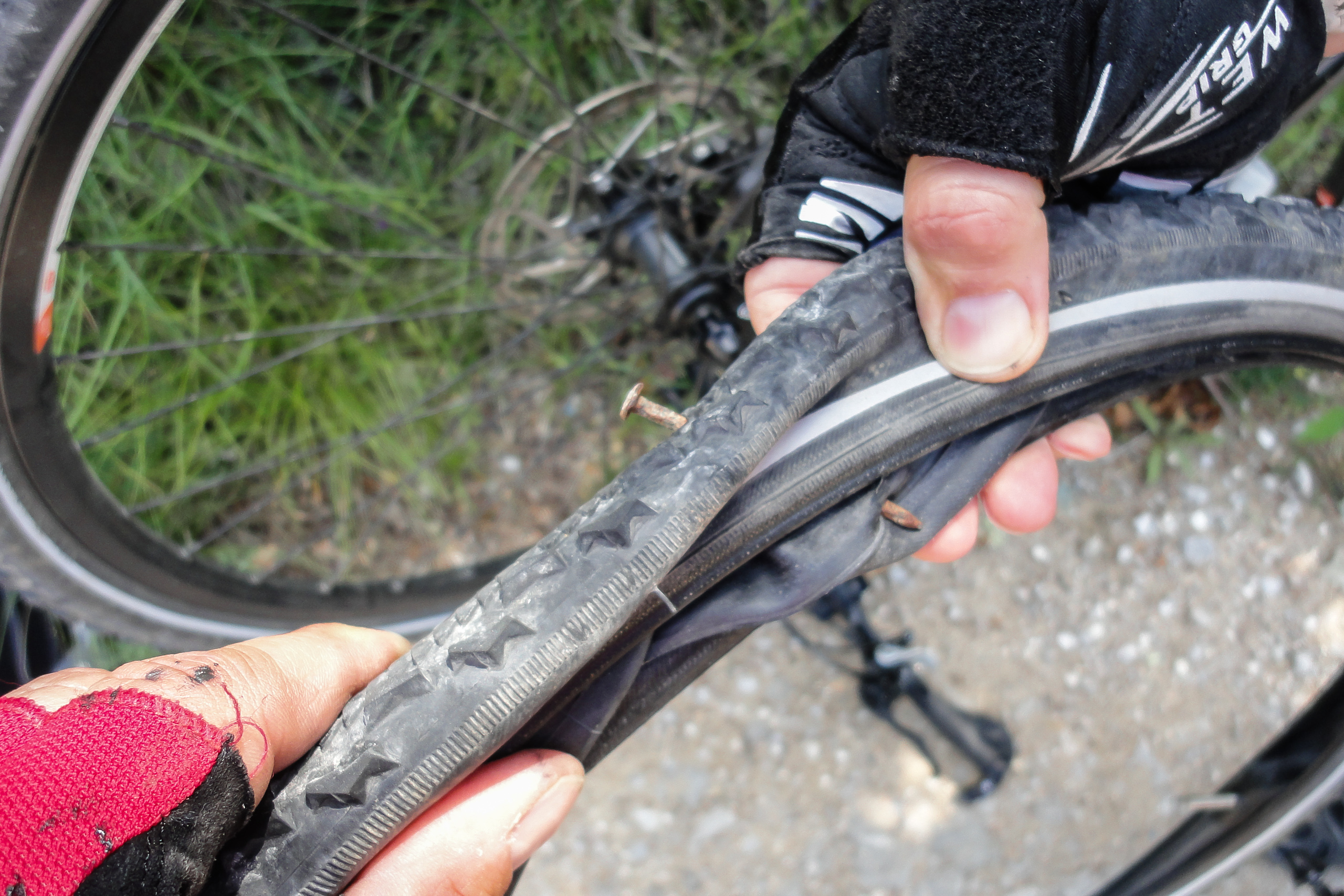 Der 8-cm-Nagel im Reifen – Lussis Reifenpanne